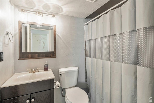 655 S 100 W, Santaquin, UT 84655 - bathroom with vanity and a shower with shower curtain