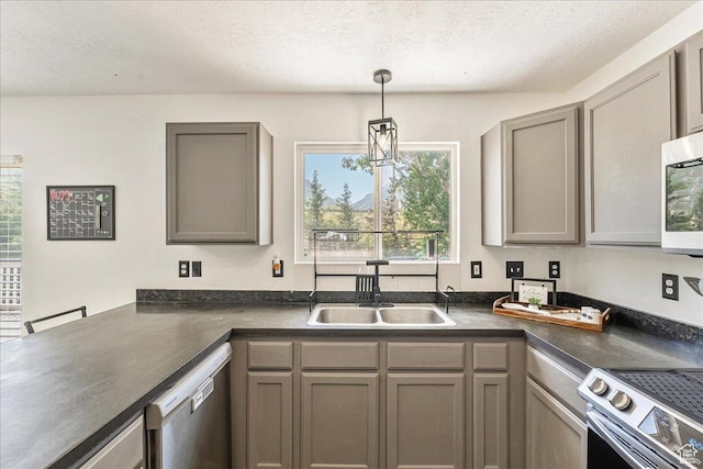 655 S 100 W, Santaquin, UT 84655 - kitchen with stainless steel appliances, gray cabinetry, dark countertops, and a textured ceiling