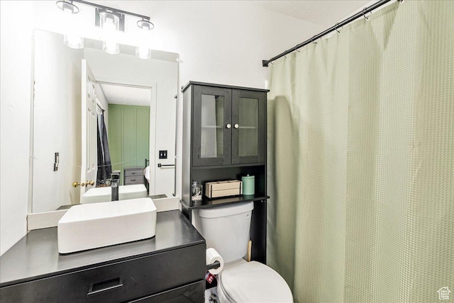 655 S 100 W, Santaquin, UT 84655 - bathroom with vanity and curtained shower