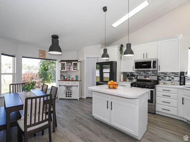 4242 W 11430 S, South Jordan, UT 84009 - kitchen featuring stainless steel appliances, tasteful backsplash, light countertops, a kitchen island, and white cabinets