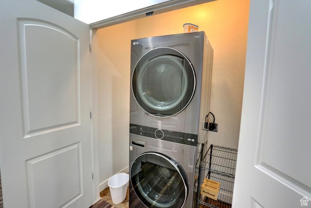 1767 S 800 W, Mapleton, UT 84664 - washroom featuring stacked washing machine and dryer