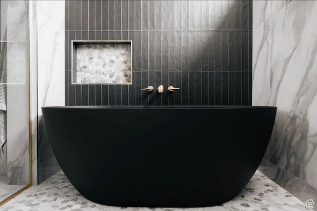 442 E Entrada Dr, Virgin, UT 84779 - bathroom view of a soaking tub and a shower