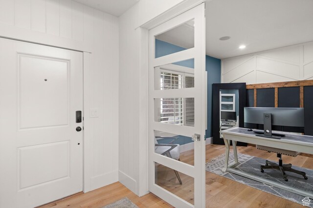 855 E Snap Dragon Ln, Fruit Heights, UT 84037 - foyer featuring light wood-style flooring and baseboards