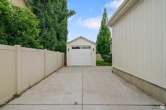 855 E Snap Dragon Ln, Fruit Heights, UT 84037 - detached garage featuring driveway