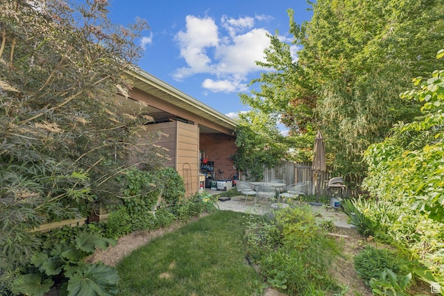 6112 S Vineway Cir E, Salt Lake City, UT 84121 - view of yard featuring a patio