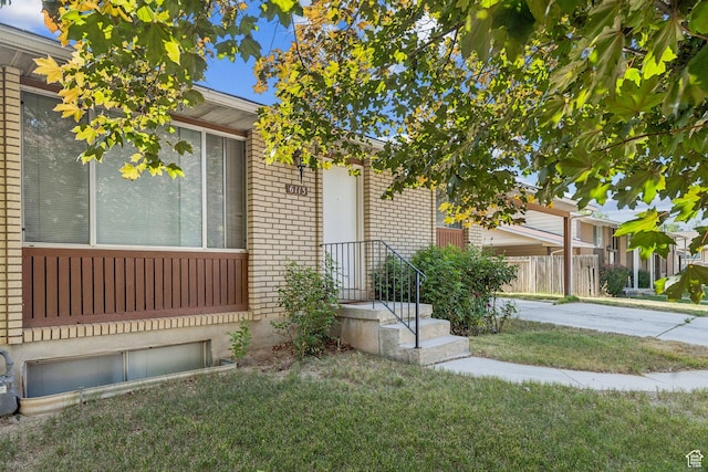 6113 S Vineway Cir, Salt Lake City, UT 84121 - view of front facade with brick siding and a front yard