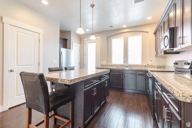 11463 S Lake Run Rd W, South Jordan, UT 84009 - kitchen featuring stainless steel appliances, a breakfast bar, a center island, recessed lighting, and hanging light fixtures