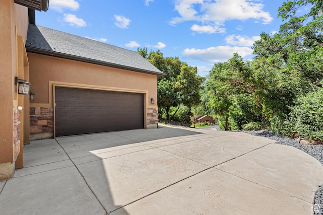 520 Lacey Way N, Salt Lake, UT 84054 - garage with driveway