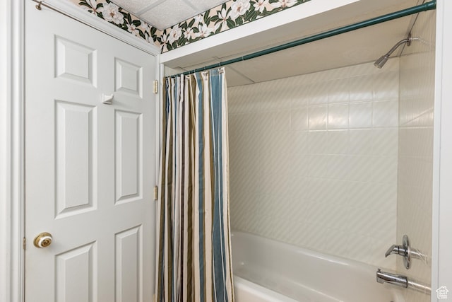 561 S Woodland Dr E, Farmington, UT 84025 - bathroom with shower / bath combo