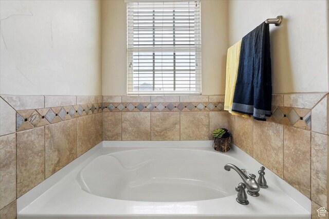 4257 W Lake Bridge Dr S, South Jordan, UT 84009 - full bathroom featuring a bath