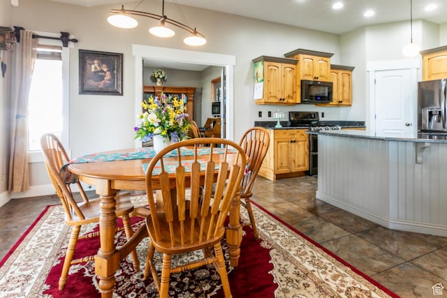 191 W Ranch Rd, Farmington, UT 84025 - dining room with recessed lighting and baseboards