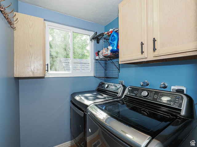 1402 E Valley Ridge Dr S, Sandy, UT 84093 - laundry area with washing machine and dryer, cabinet space, and a textured ceiling