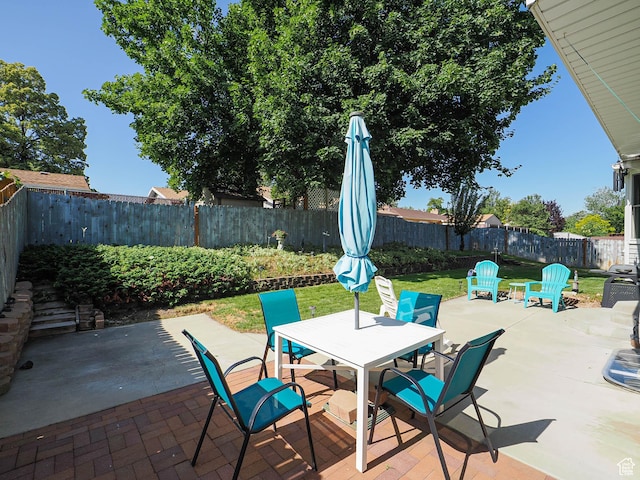 1402 E Valley Ridge Dr S, Sandy, UT 84093 - fenced backyard with a patio and outdoor dining space