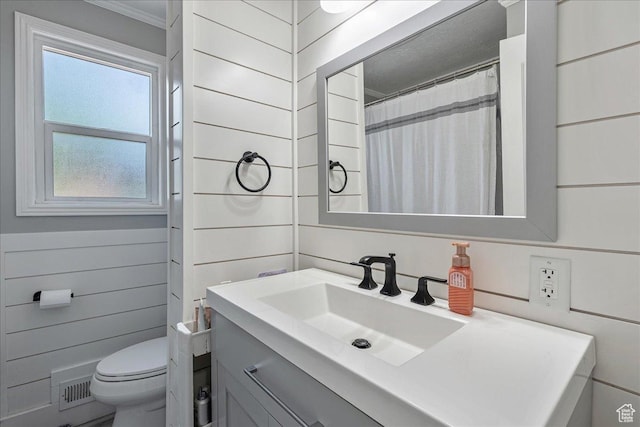 104 E 650 N, Bountiful, UT 84010 - full bath featuring vanity and crown molding