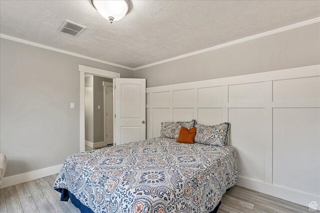 104 E 650 N, Bountiful, UT 84010 - bedroom with light wood finished floors, a textured ceiling, and crown molding