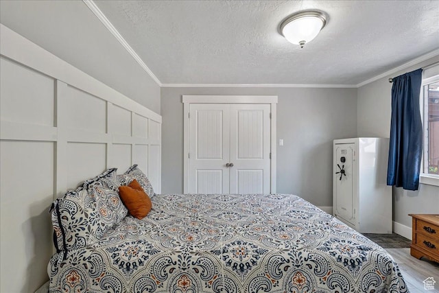 104 E 650 N, Bountiful, UT 84010 - bedroom with a textured ceiling, crown molding, a closet, and wood finished floors