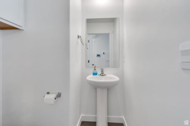 1127 W Hidden Spring Dr, Santaquin, UT 84655 - bathroom featuring a sink and baseboards