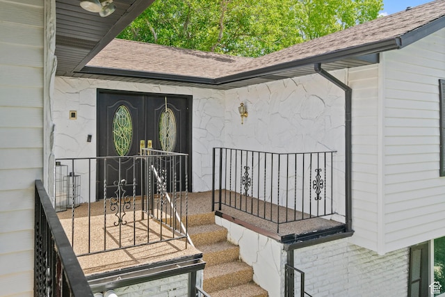 958 N Main St W, Farmington, UT 84025 - doorway to property with a shingled roof