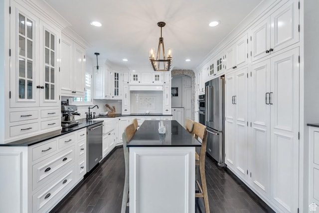 914 W Red Fox Ln, Saratoga Springs, UT 84045 - kitchen with stainless steel appliances, dark countertops, a chandelier, white cabinetry, and recessed lighting