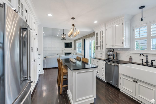 914 W Red Fox Ln, Saratoga Springs, UT 84045 - kitchen featuring appliances with stainless steel finishes, dark countertops, healthy amount of natural light, white cabinetry, and recessed lighting