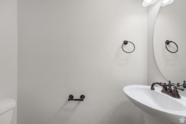 15337 S Eagle Crest Dr E, Draper, UT 84020 - half bathroom featuring a sink and toilet