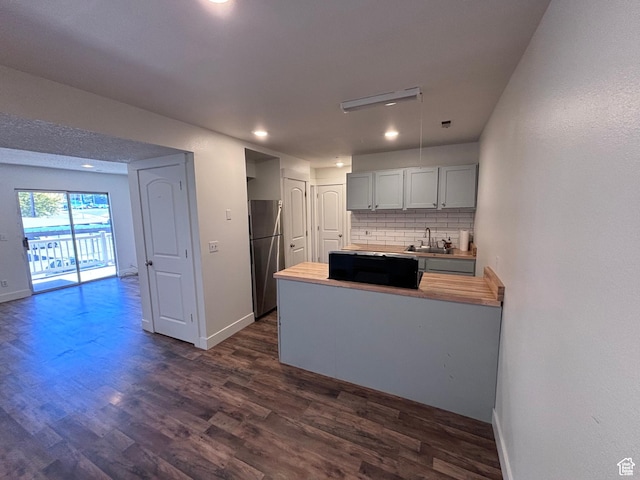 88 W 50 S Unit Q6, Centerville, UT 84014 - kitchen with freestanding refrigerator, backsplash, dark wood-type flooring, a peninsula, and gray cabinets