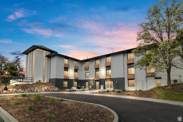 404 E 5600 S, Murray, UT 84107 - view of property at dusk
