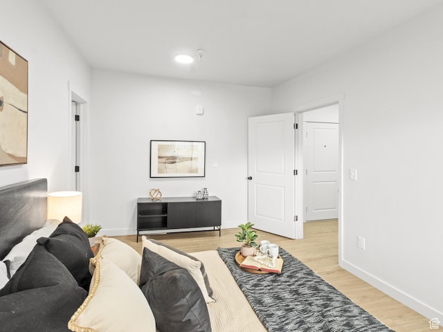 404 E 5600 S, Murray, UT 84107 - living area featuring light wood-type flooring and baseboards