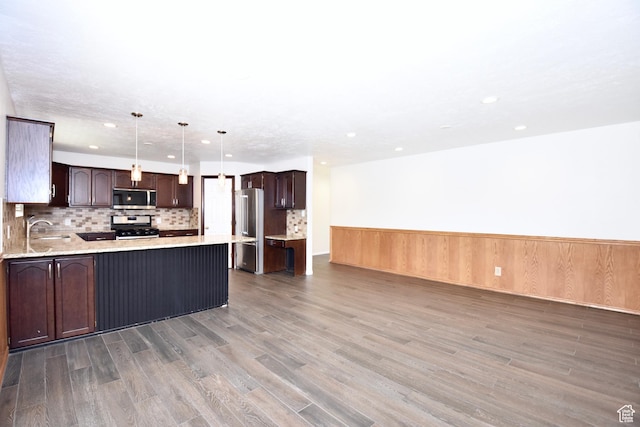 686 E 400 N, Lehi, UT 84043 - kitchen with stainless steel appliances, a peninsula, wood finished floors, dark brown cabinets, and light countertops