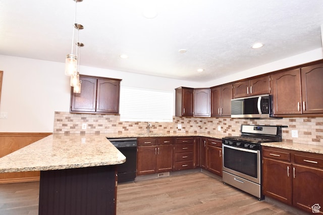 686 E 400 N, Lehi, UT 84043 - kitchen with appliances with stainless steel finishes, a peninsula, light wood finished floors, dark brown cabinetry, and backsplash