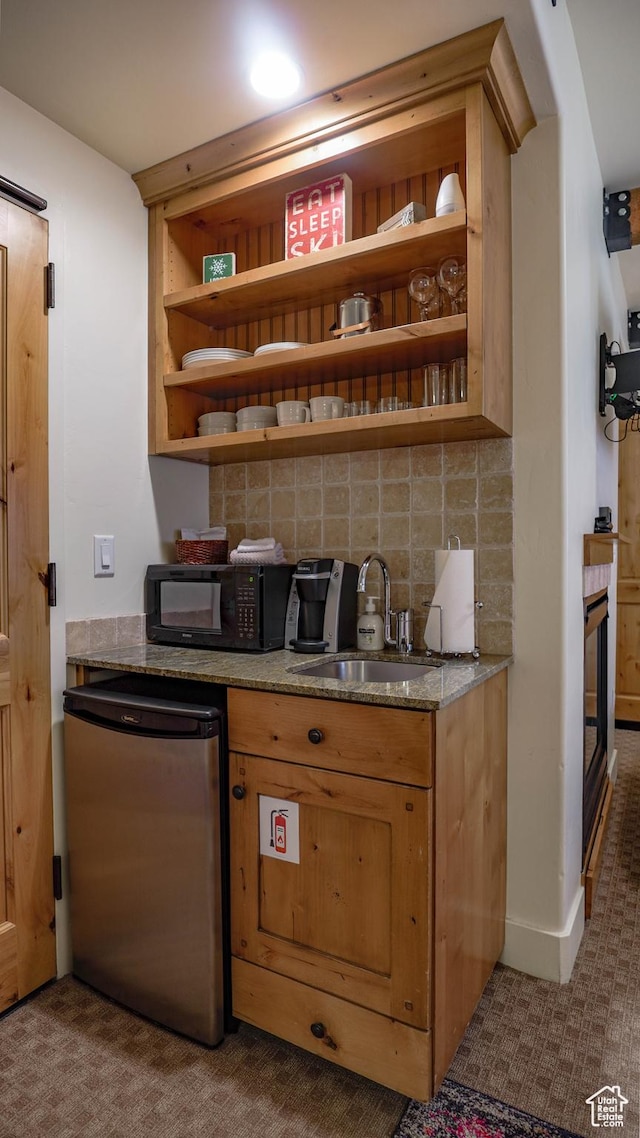 1456 W Newpark Blvd Unit 213, Park City, UT 84098 - bar area with refrigerator, black microwave, carpet floors, and tasteful backsplash