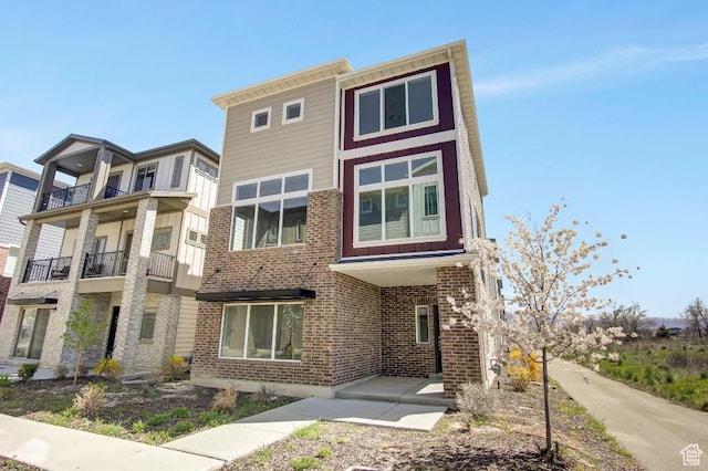 75 N Rio Grand Ave, Farmington, UT 84025 - multi unit property featuring brick siding