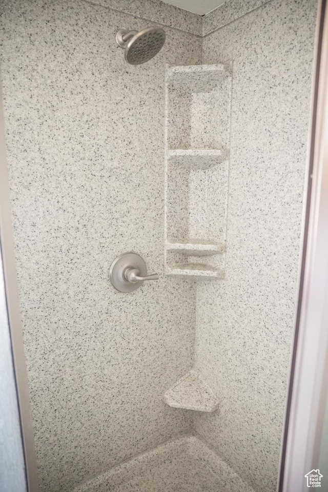 2349 W 1000 N, Vernal, UT 84078 - bathroom view of a shower