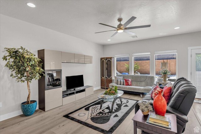 2811 S 3210 E, St George, UT 84790 - living area featuring a ceiling fan, healthy amount of natural light, light wood-style floors, recessed lighting, and a textured ceiling
