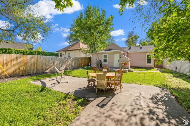922 S 400 E, Salt Lake City, UT 84111 - fenced backyard featuring a patio, area for grilling, and an outdoor structure