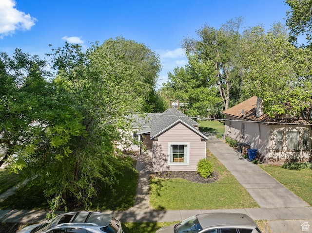 922 S 400 E, Salt Lake City, UT 84111 - view of front of home featuring a front yard and roof with shingles