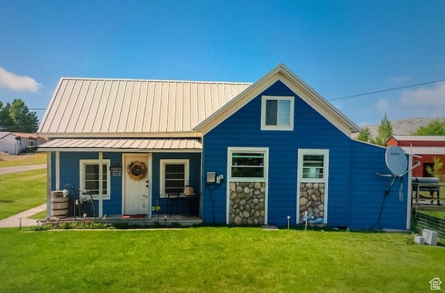 586 W 300 N, Fountain Green, UT 84632 - bungalow-style house with a standing seam roof, a front yard, a porch, and a metal roof
