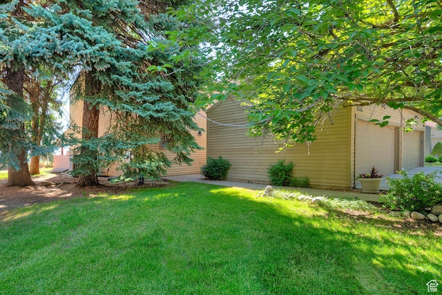 8216 S Scandia Way, Sandy, UT 84093 - view of green lawn