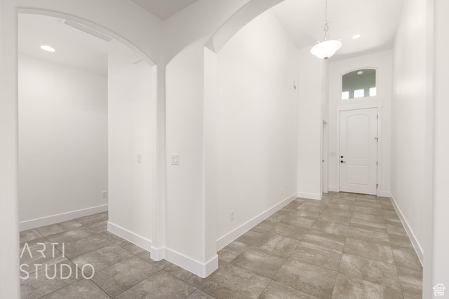 943 N 100 W, Hurricane, UT 84737 - hallway with arched walkways and recessed lighting