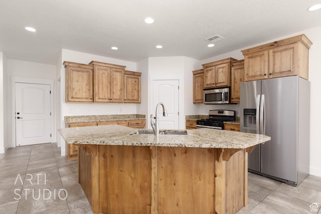 943 N 100 W, Hurricane, UT 84737 - kitchen with stainless steel appliances, recessed lighting, a kitchen bar, light tile patterned flooring, and a center island with sink
