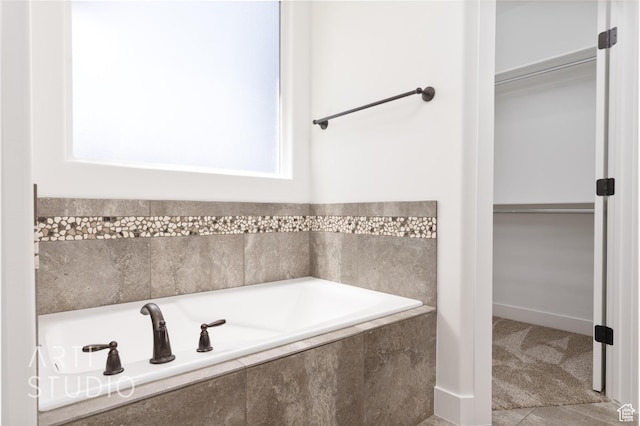 943 N 100 W, Hurricane, UT 84737 - bathroom featuring a garden tub and a spacious closet