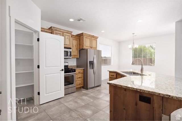943 N 100 W, Hurricane, UT 84737 - kitchen featuring appliances with stainless steel finishes, a chandelier, plenty of natural light, hanging light fixtures, and recessed lighting