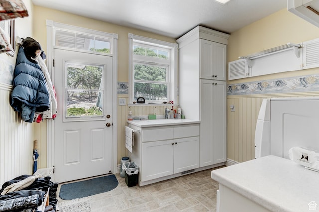 30455 N 11000 E, Fairview, UT 84629 - laundry area with a sink and baseboards