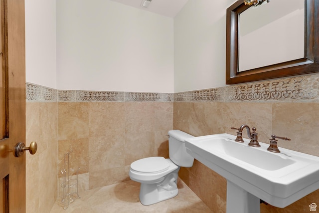 3327 E Wasatch Pines Ln, Sandy, UT 84092 - half bathroom featuring tile walls and wainscoting