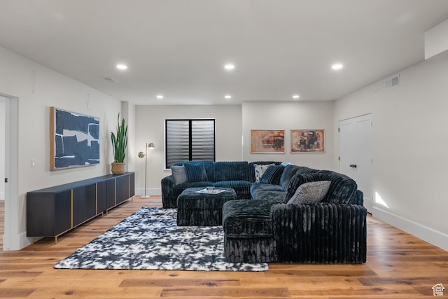 1882 N Main St, Mapleton, UT 84664 - living area featuring light wood-style flooring and recessed lighting
