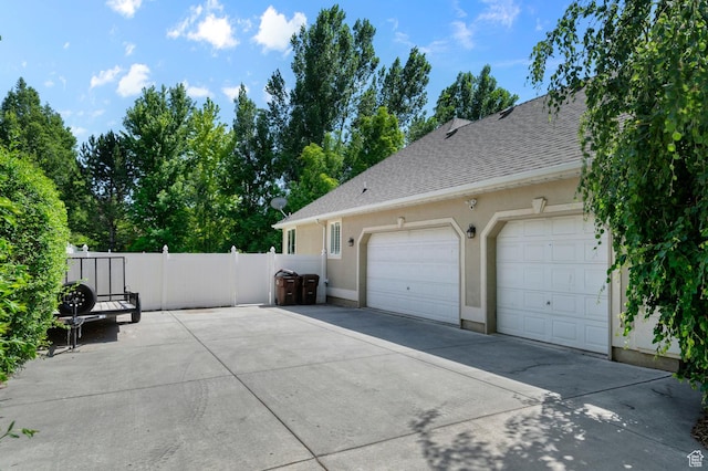 352 E Maple Dr, Alpine, UT 84004 - garage with driveway