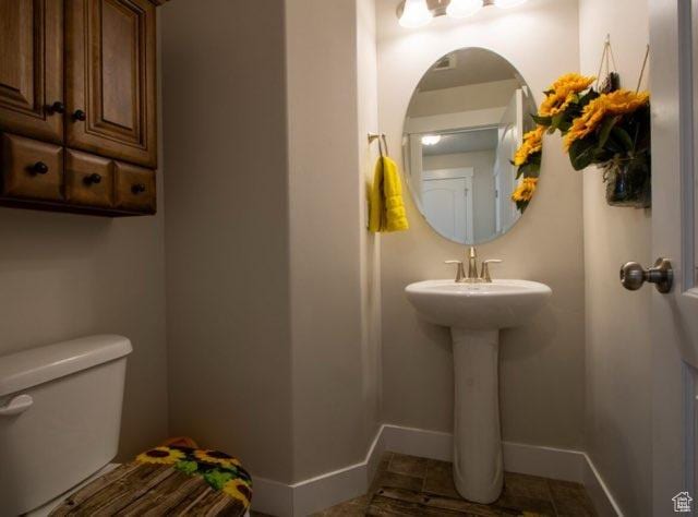 4910 N Deseret Peak Dr, Eagle Mountain, UT 84005 - bathroom featuring baseboards and toilet