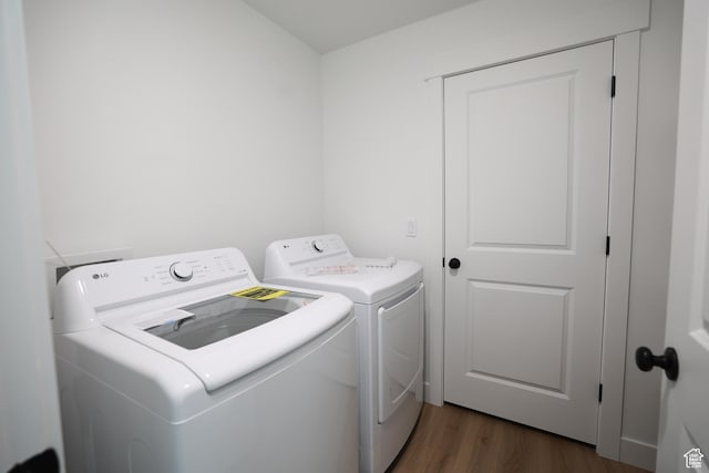 225 W 690 N, Smithfield, UT 84335 - laundry room featuring washing machine and clothes dryer and dark wood-style floors