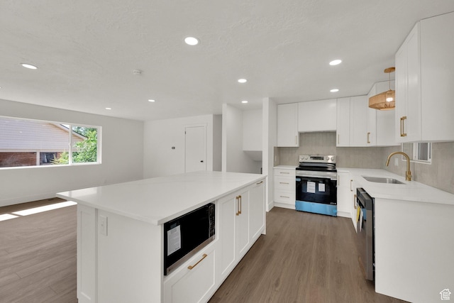 468 W 2400 S, Bountiful, UT 84010 - kitchen featuring appliances with stainless steel finishes, wood finished floors, light countertops, white cabinetry, and recessed lighting