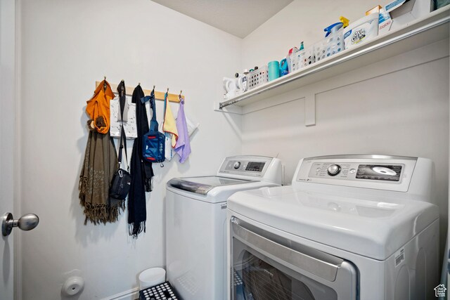 452 N Kent Dr, North Salt Lake, UT 84054 - laundry room with independent washer and dryer